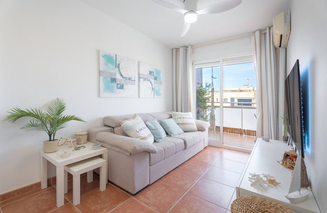 Ferienwohnung 'Chillout I'akevan' mit Meerblick, Gemeinschaftspool und WLAN