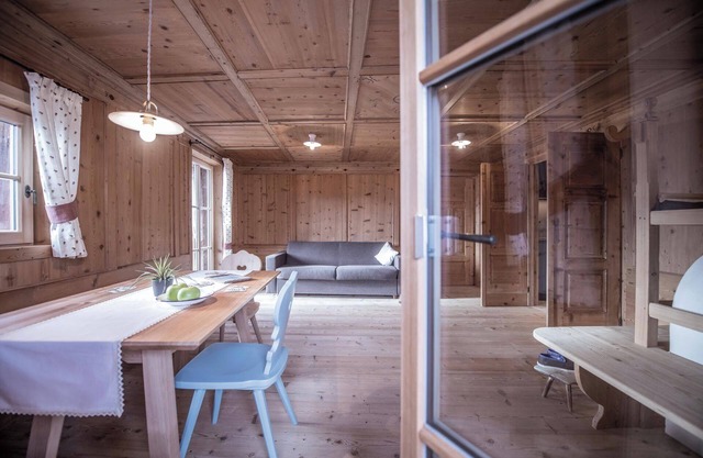 Ferienwohnung 'Ciasa Somuer - Stöa' mit Bergblick, privater Terrasse und WLAN