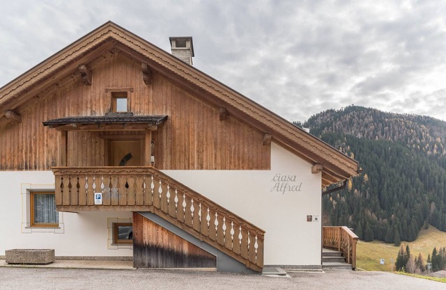 Ferienwohnung 'Ciasa Alfred' mit Bergblick, WLAN & Balkon