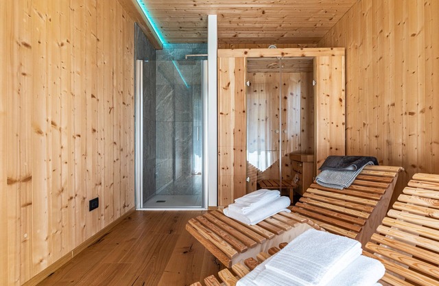 Ferienwohnung "Ciasa Fatati" mit Bergblick, Sauna und WLAN