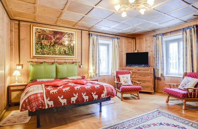 Ferienwohnung 'Ciasa Micelin - Clara' mit Bergblick, Gemeinschaftsgarten und WLAN