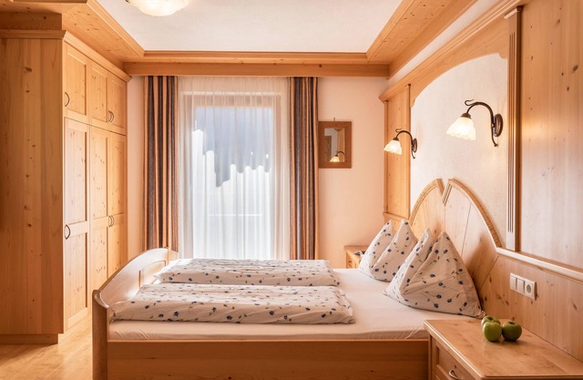 Ferienwohnung Ciasa Raut App Santa Berbura mit Bergblick, Balkon und WLAN