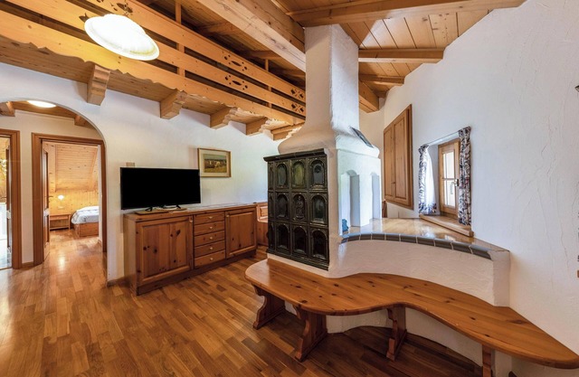 Ferienwohnung "Ciasa Sommavilla Mansarda" mit Bergblick, Gemeinschaftsgarten & WLAN