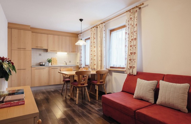 Ferienwohnung 'Ciasa Willy Sas La Crusc' mit Bergblick, Gemeinschaftsgarten und WLAN