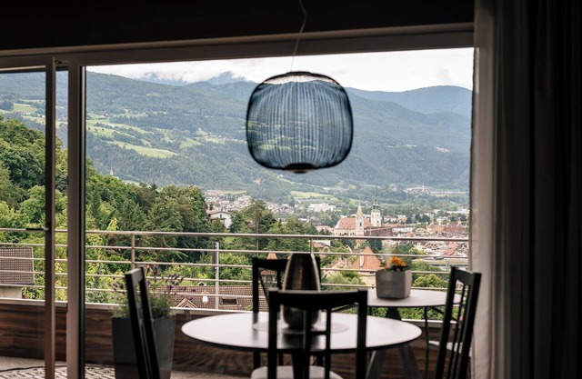 Ferienwohnung 'Cityview Apt 1' mit Bergblick, privater Terrasse und WLAN