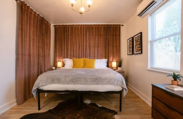 Apartment close to downtown with parking included.