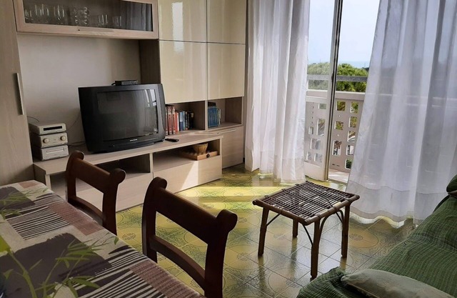 Apartment mit Pools und Park einen Steinwurf vom Meer entfernt