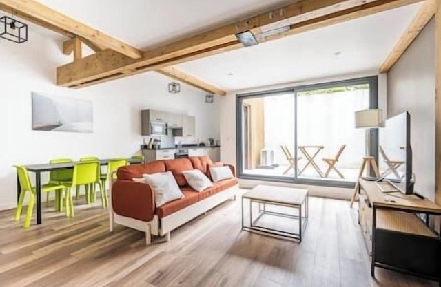 Apartment Comfortable in the centre of Pau: parking, AC...