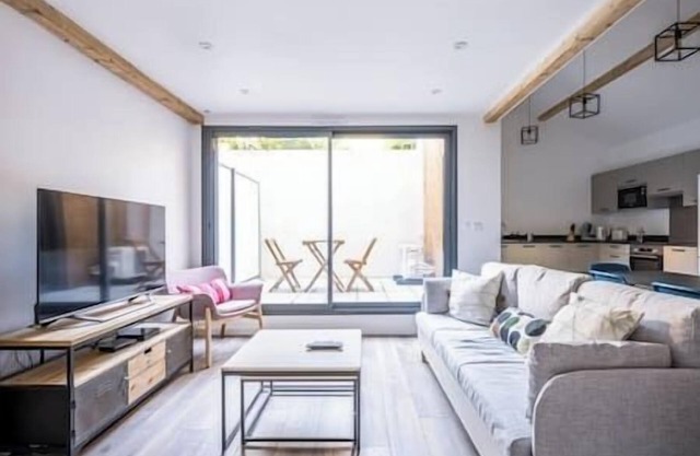 Apartment Comfortable in the centre of Pau: parking, AC...