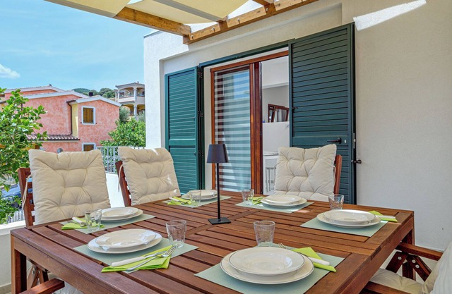Ferienwohnung 'Comino' mit Privatterrasse, WLAN und Klimaanlage