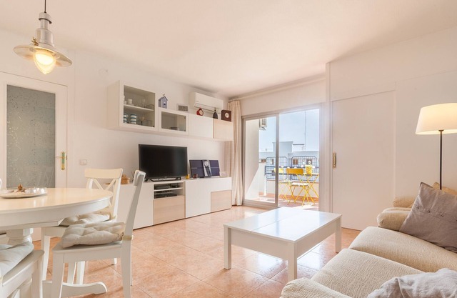 Apartment "Con Piscina y Playa" with Shared Pool & Wi-Fi