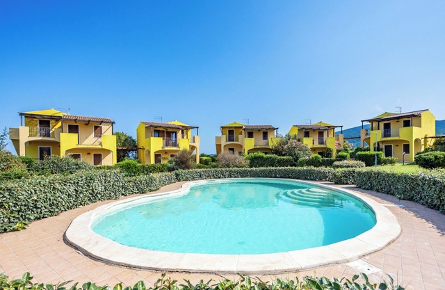 Ferienwohnung "Corbezzolo" mit Poolblick, Gemeinschaftspool und Klimaanlage