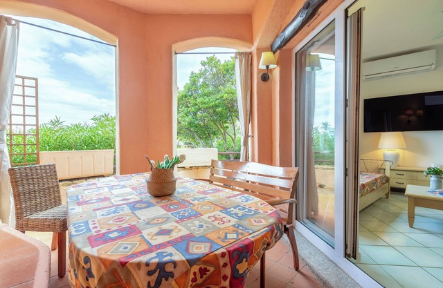 Ferienwohnung 'Costarossa 2208' mit Meerblick, privater Terrasse und Klimaanlage