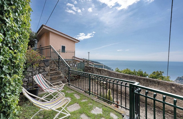 Ferienwohnung 'Costella' mit Meerblick und Privatem Garten
