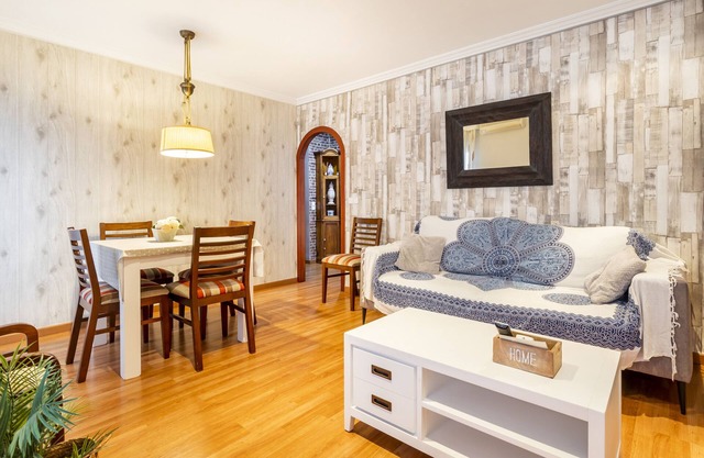 Ferienwohnung 'Cristina Center' mit Balkon, WLAN und Klimaanlage