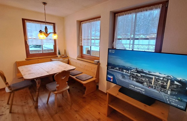 Ferienwohnung 'Désirée - Fanes' mit Bergblick, Balkon und Wi-Fi