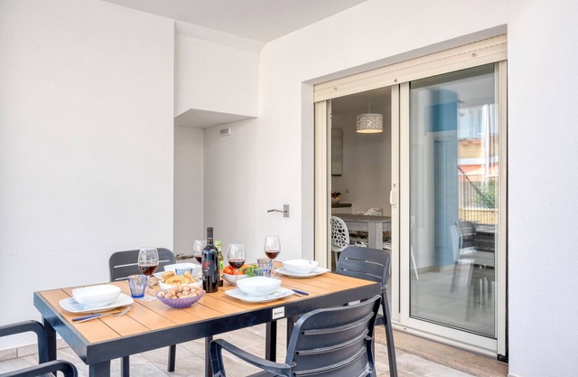 Ferienwohnung 'Dimora Da Mare' mit privater Terrasse und Klimaanlage