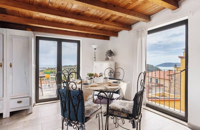 Ferienwohnung 'Da Rita- Tra Lerici E Le 5 Terre' mit Blick aufs Dorf, privater Terrasse und WLAN
