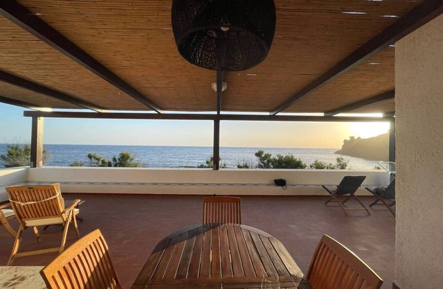 Apartamento 'Dammuso Vista Mare Pantelleria' con vistas al mar, terraza privada y Wi-Fi