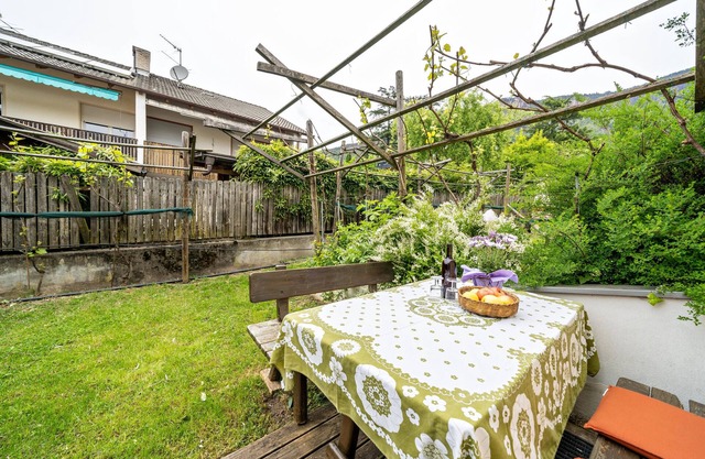 Ferienwohnung 'Das Landhaus Apt Sauvignon' mit Bergblick, privater Terrasse und WLAN
