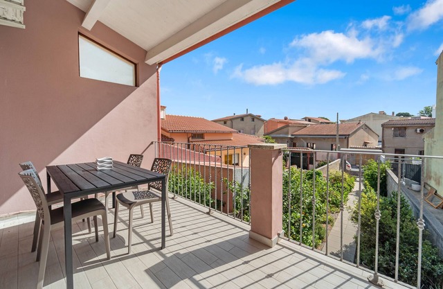 Ferienwohnung 'Di Pina' mit privater Terrasse, Gemeinschaftsgarten und Klimaanlage