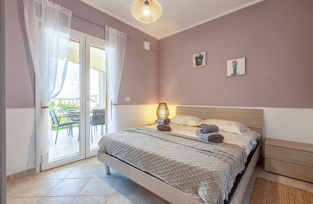 Apartment 'Dolce Vita' with Sea View, Shared Pool and Wi-Fi