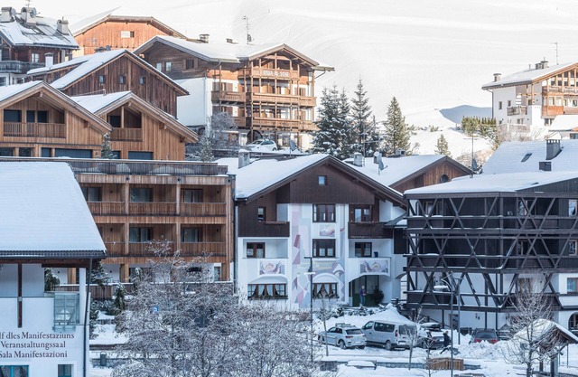 Charmantes „Appartamento Dolomieu 29“ mit Bergblick, WLAN und Balkon; Parkplätze vorhanden