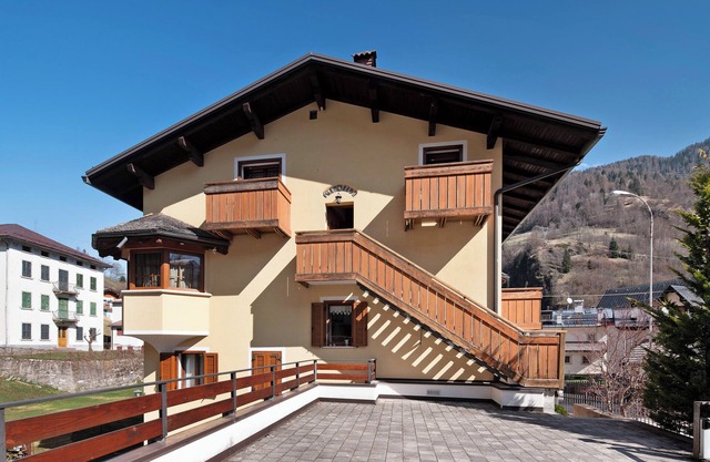 Ferienwohnung 'Dolomiti' mit Bergblick, Balkon und Wi-Fi