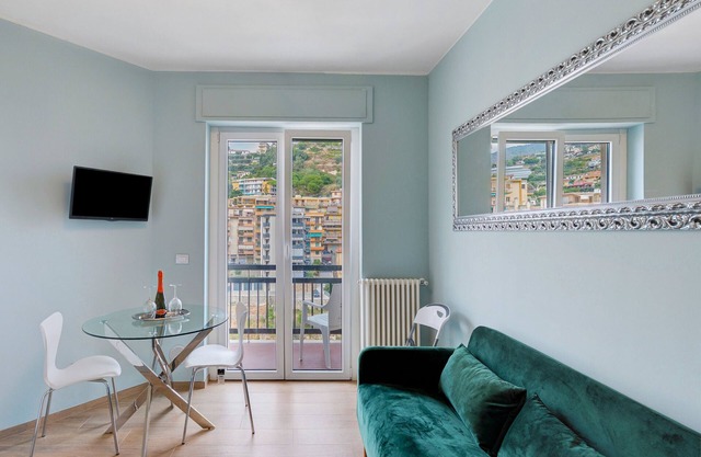 Ferienwohnung 'Domus' mit Meerblick, privater Terrasse und Wi-Fi