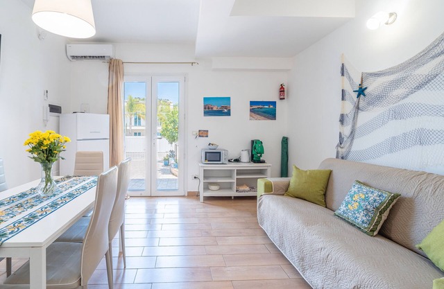 Apartment 'Donna Di Coppe' with Private Terrace, Wi-Fi and Air Conditioning