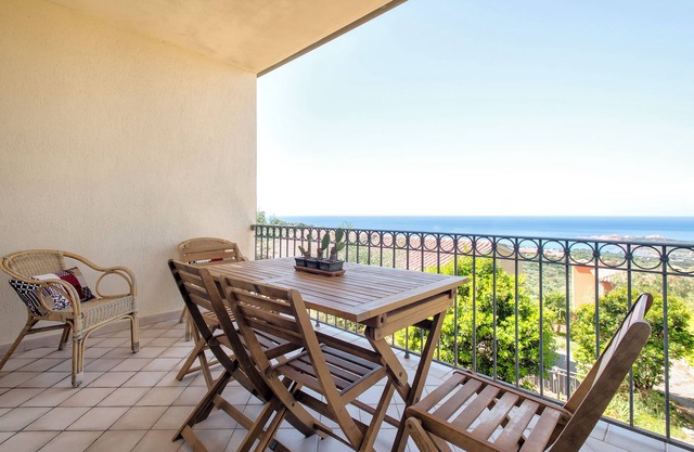 Ferienwohnung 'Due Passi Dal Mare' mit Meerblick, privatem Garten und Klimaanlage