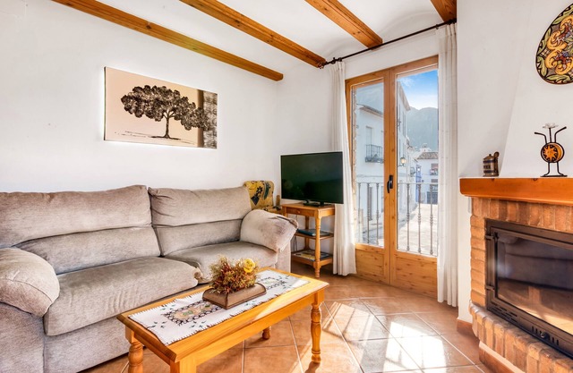 Apartment 'El Castellet' with Mountain View, Wi-Fi and Air Conditioning