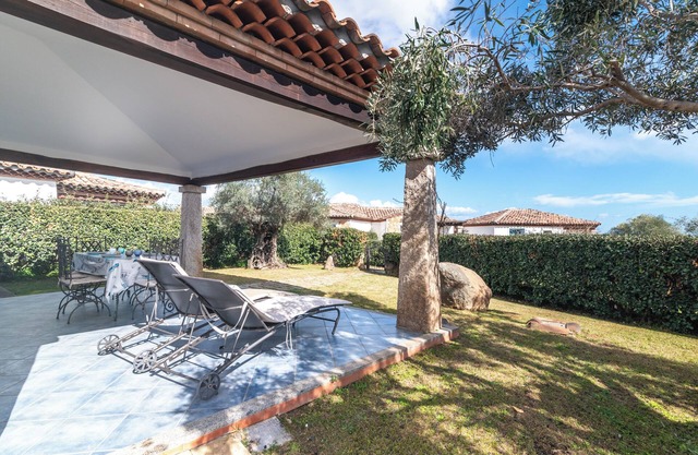 Ferienwohnung 'Elegante Villetta Al Mare Agrustos' mit privater Terrasse, Garten und Klimaanlage