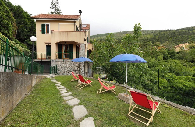 Ferienwohnung 'Elena E Joerg 1' mit Bergblick, Gemeinschaftsgarten und WLAN
