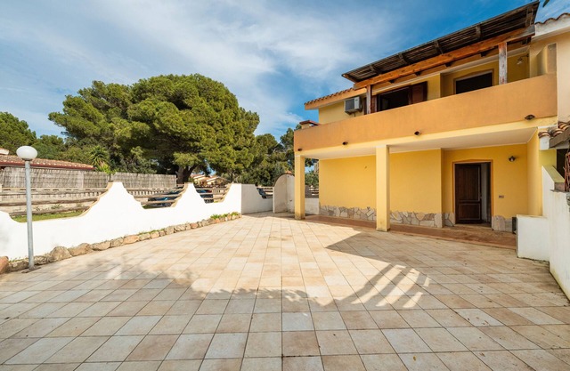 Ferienwohnung 'Ella' mit privater Terrasse, privatem Garten und Balkon