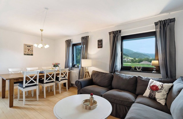 Ferienwohnung 'Emma' mit Bergblick, Balkon und WLAN