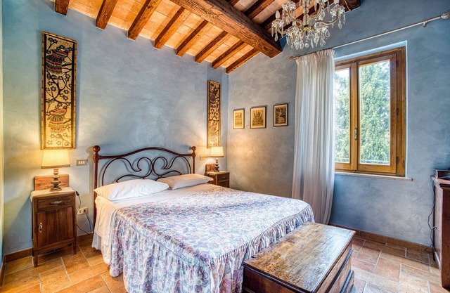 Ferienwohnung 'Eremo Di Santo Apollinare' mit Bergblick, privater Terrasse und WLAN