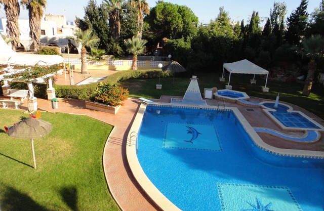 Apartments mit Pool in unmittelbarer Strandnähe. Ref.San Antonio 46