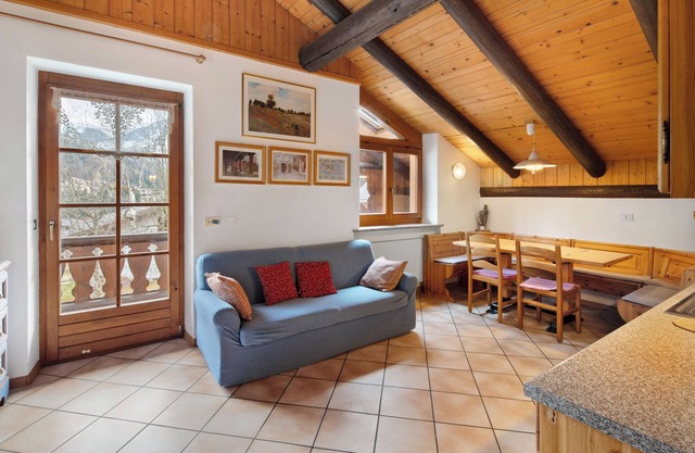 Ferienwohnung 'Eveis' mit Bergblick, Wi-Fi und Klimaanlage