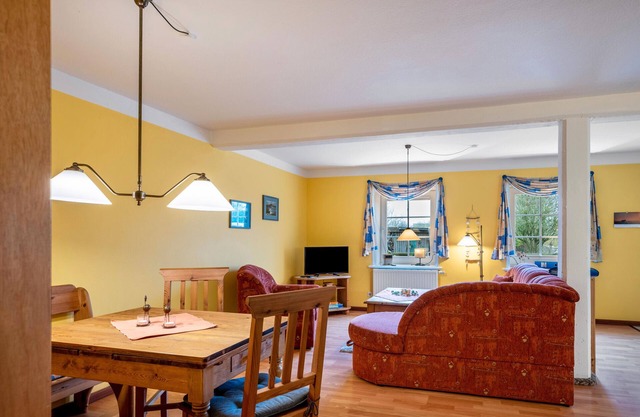 Ferienwohnung 2 - Jule" mit Gemeinschaftsterrasse, Garten und Wi-Fi