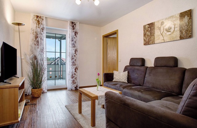 Ferienwohnung 1" mit Gemeinschaftsgarten, Balkon und WLAN