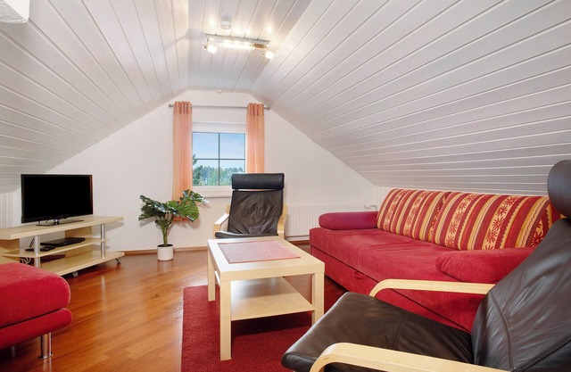 Ferienwohnung 2" mit Gemeinschaftsgarten, Balkon und WLAN