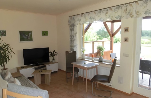 Ferienwohnung 'Federower Hofsee Seeadler' mit Seeblick, Privatterrasse und Wi-Fi