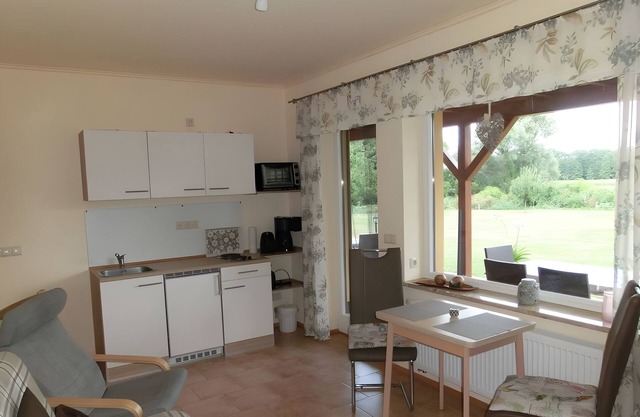 Ferienwohnung 'Federower Hofsee Fischadler' mit Seeblick, privater Terrasse und Wi-Fi