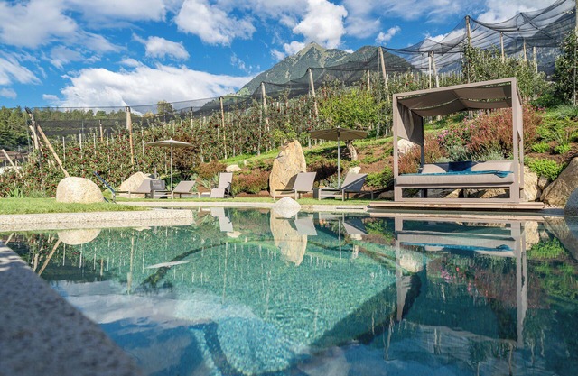 Ferienwohnung "Feldhof Golden Delicious" mit Salzwasser Pool, Panoramaliegewiese und Balkon