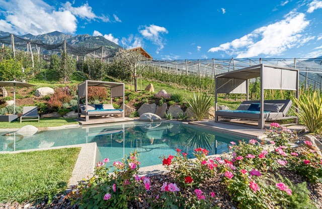 Ferienwohnung "Feldhof Apfeloase" mit Salzwasser Pool, Panoramaliegewiese und Balkon
