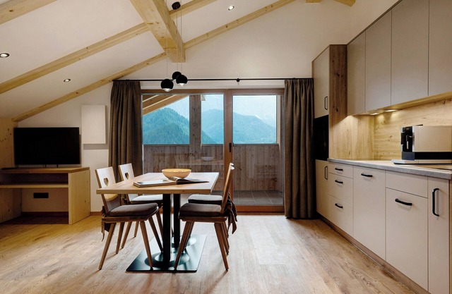 Ferienwohnung 'Fën' mit Bergblick, Gemeinschaftsgarten und WLAN