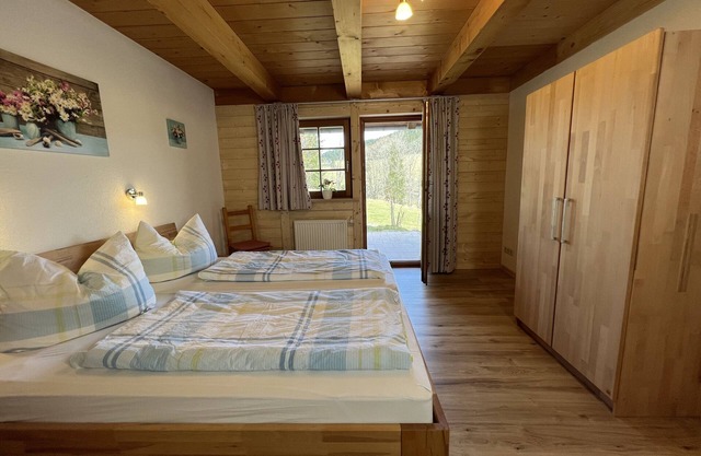 Ferienwohnung Sonnenschein, 80 Qm' mit Bergblick, privater Terrasse und Gemeinschaftsgarten
