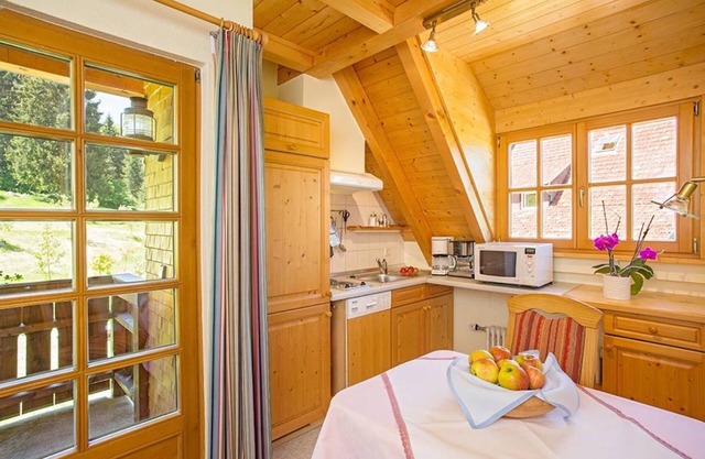Ferienwohnung Sonne, 35qm" mit Bergblick, gemeinsamer Terrasse und WLAN