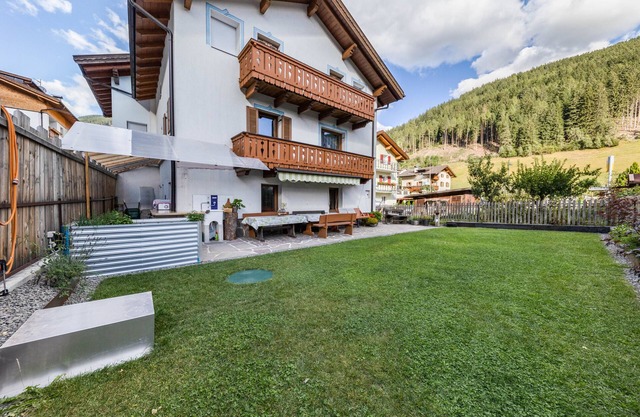 Ferienwohnung Ainhauser" mit Bergblick, Balkon und WLAN